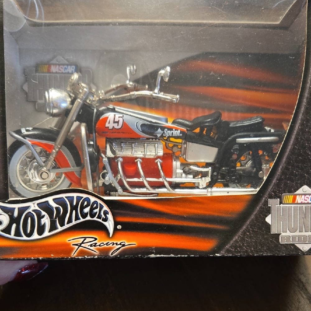 Hot Wheels Racing Thunder Sprint Motorcycle Toy - Red and Silver